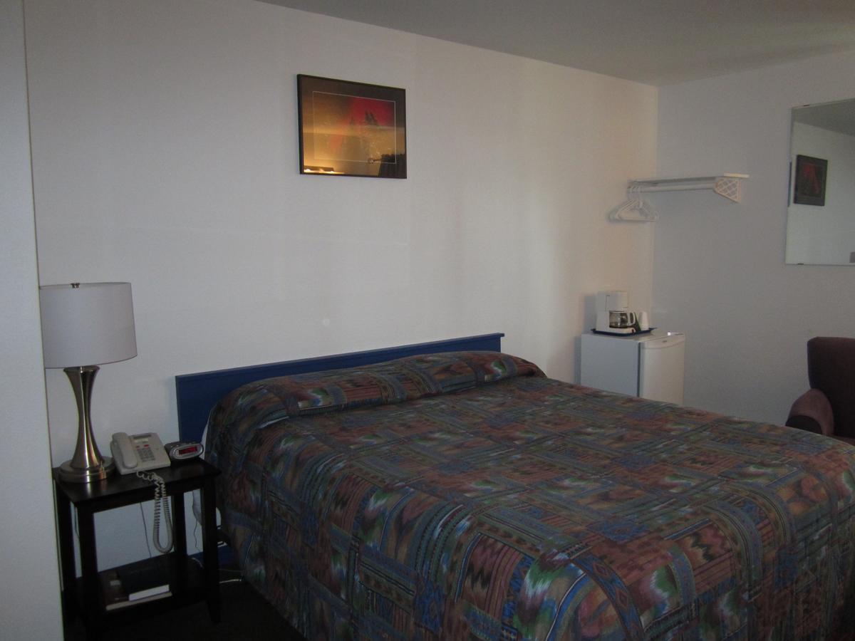 Nisutlin Trading Post Motel Teslin Zimmer foto
