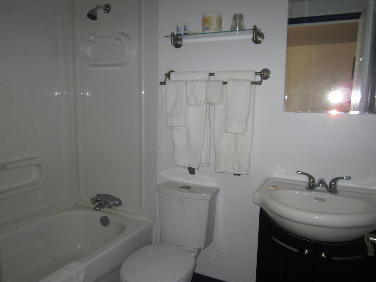 Nisutlin Trading Post Motel Teslin Zimmer foto